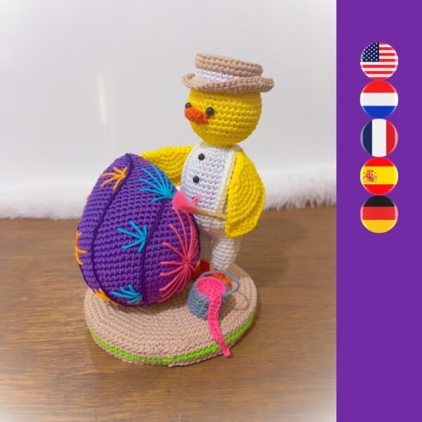 crochet Easter chick with crochet Easter egg