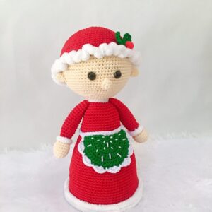 crochet Mrs Claus doll