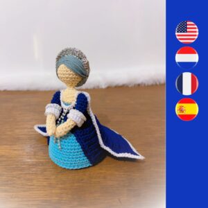 crochet doll version of queen Caroline of England