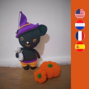 crochet Halloween cat with crochet ghost, spider and pumpkins