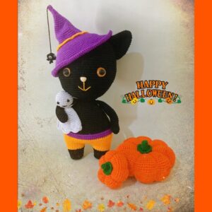 crochet Halloween cat with crochet pumpkins and ghost