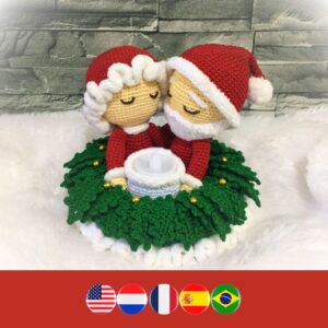 crochet Santa and mrs Claus in crochet Christmas wreath