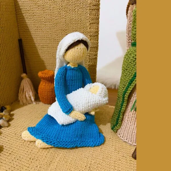 knitted nativity set, knitted holy family, knitting pattern Jesus and Mary and Joseph, Christmas knitting pattern