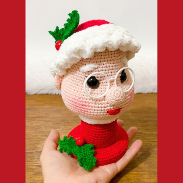 crochet Mrs Claus