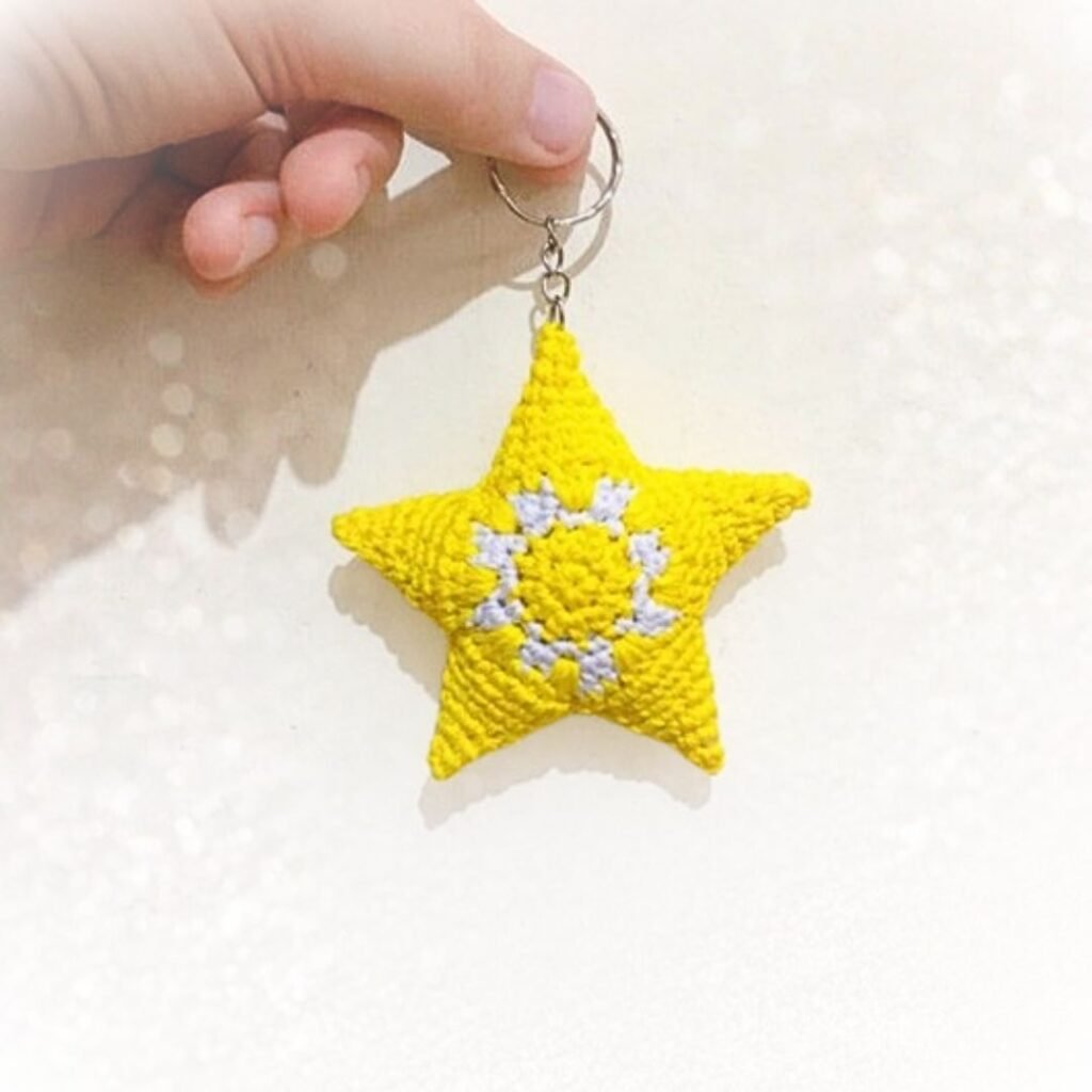 crochet star keychain