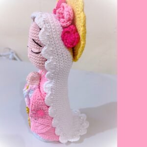 crochet version of Our Lady of the Roses, crochet lady Rosa Mistica