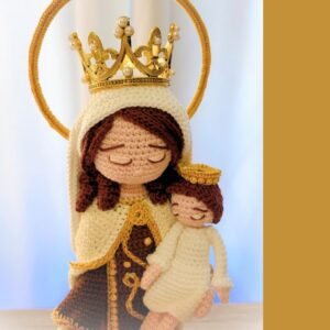 Version au crochet de Notre-Dame du Mont-Carmel, la Vierge Marie tenant Jésus et un scapulaire.