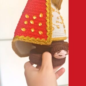 versión de ganchillo de Nuestra señora de Covadonga con el niño Jesús