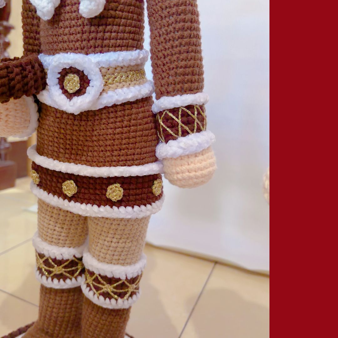 des casse-noisettes au crochet, 1 bonhomme en pain d'épices et 1 joueur de cornemuse écossais